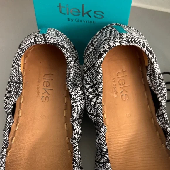Tieks Seafield Check Ballet Flats - 9 - Picture 2 of 7